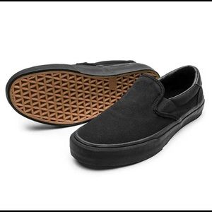 Straye Venture Black Slip-Ons